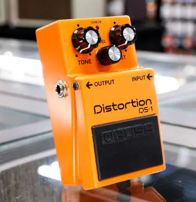BOSS - DS1 Distortion Pedal 2